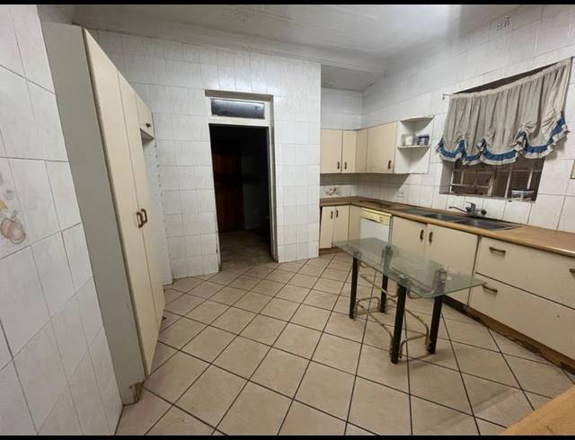 5 BEDROOM HOUSE FOR SALE IN ROSETTENVILLE